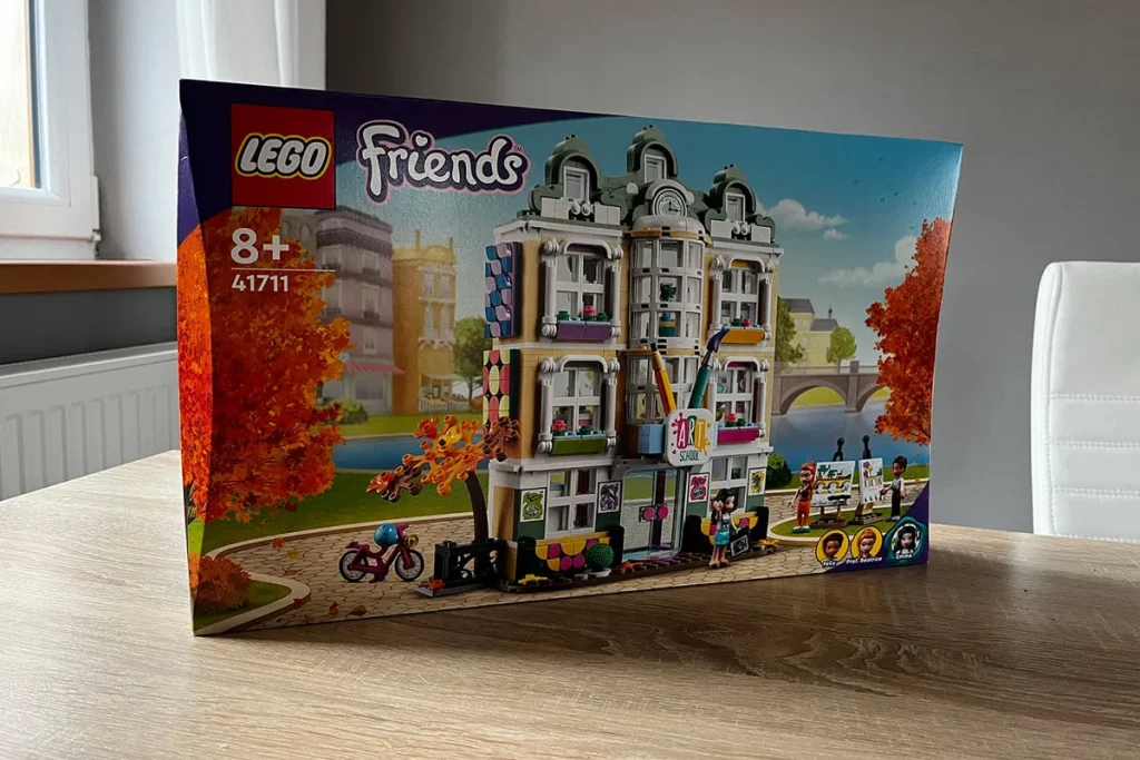 LEGO 41711: Ema a umělecká škola - krabice